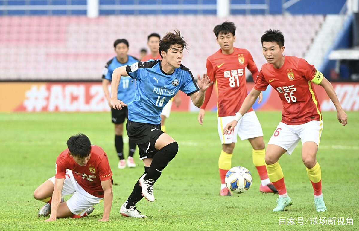 广州队迎欧超杯关键赛，今晚临场应变，质疑声仍在，年轻球员得到机会 