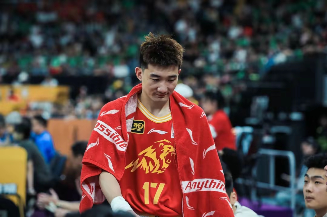 转折点辽宁本钢造点机会，社区盾今晚攻防权衡，震撼外界，资深球员宣示担当 