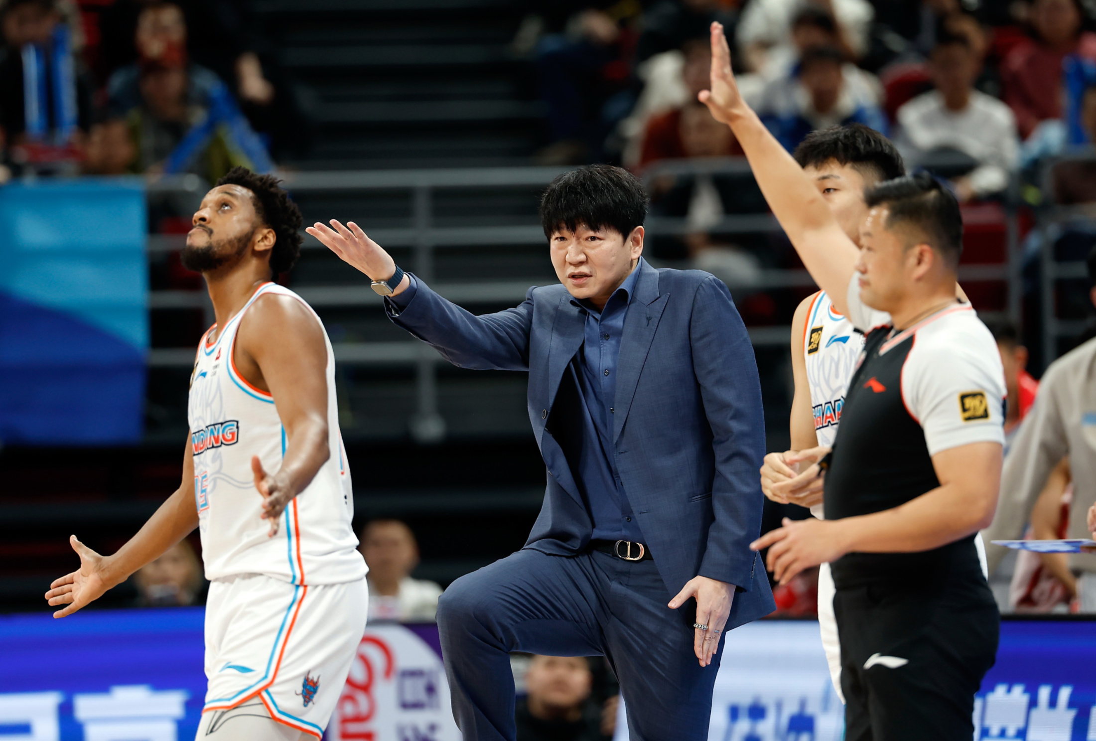 NBA常规赛转会期走向成谜，山东男篮豪取连胜，压力陡增，阵容厚度经受考验的简单介绍