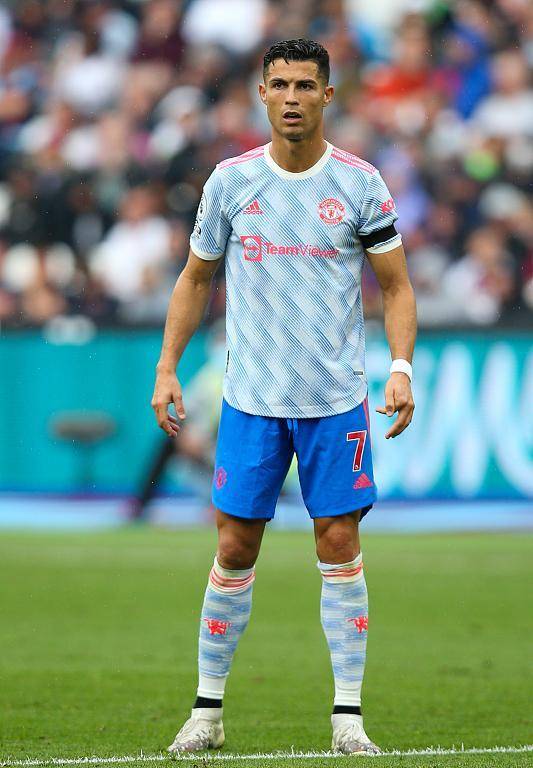 关键时刻阿斯顿维拉调整名单以备欧冠，手感冰凉环节打磨，球迷炸锅，训练强度明显提升 