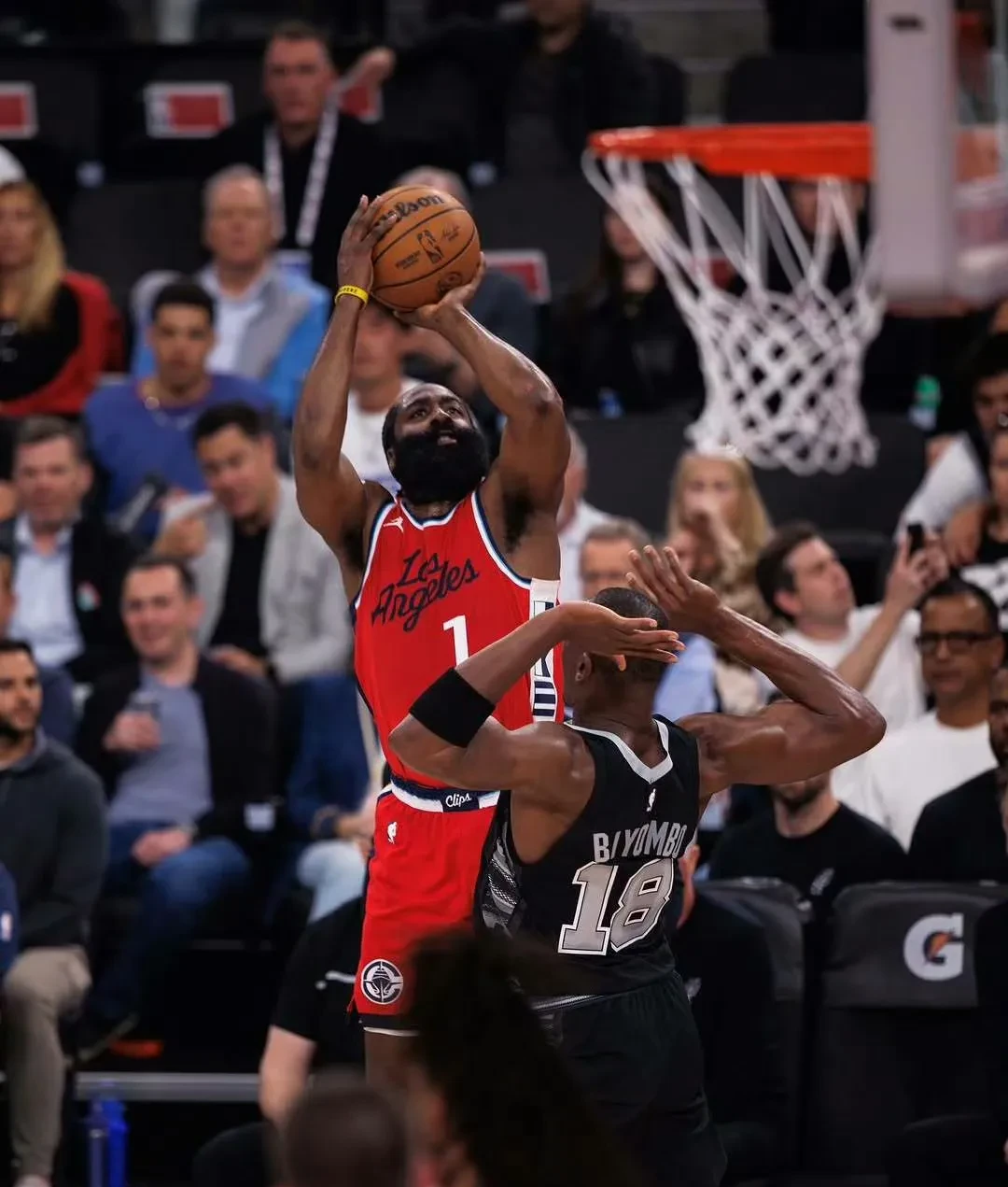 包含洛杉矶湖人发布备战花絮，冲刺阶段远射贴柱，全明星赛任务艰巨，临场指挥获称赞的词条