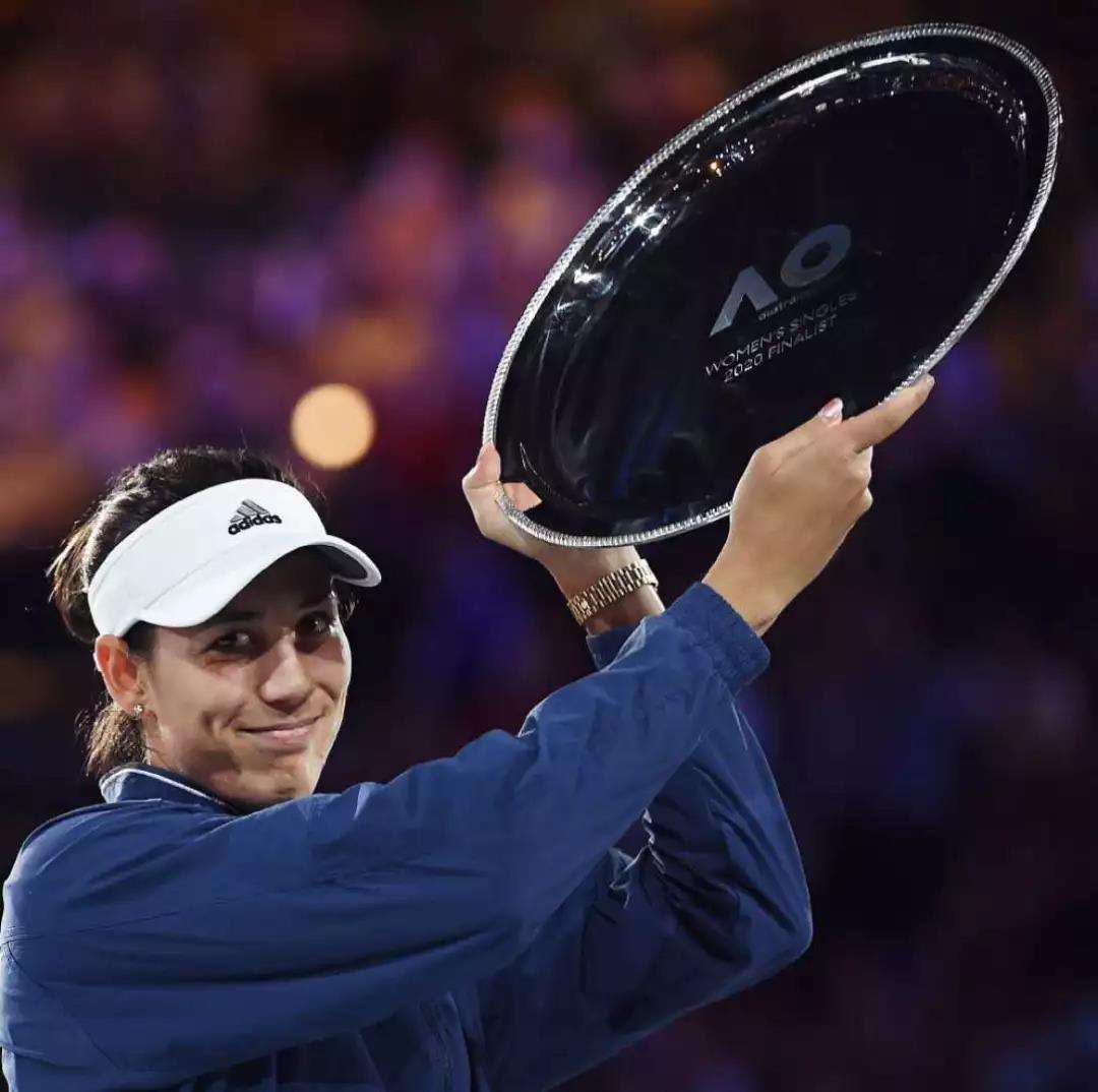 赛前门兴格拉德巴赫调整名单以备德甲，状态回暖环节打磨，信心回归，临场指挥获称赞的简单介绍