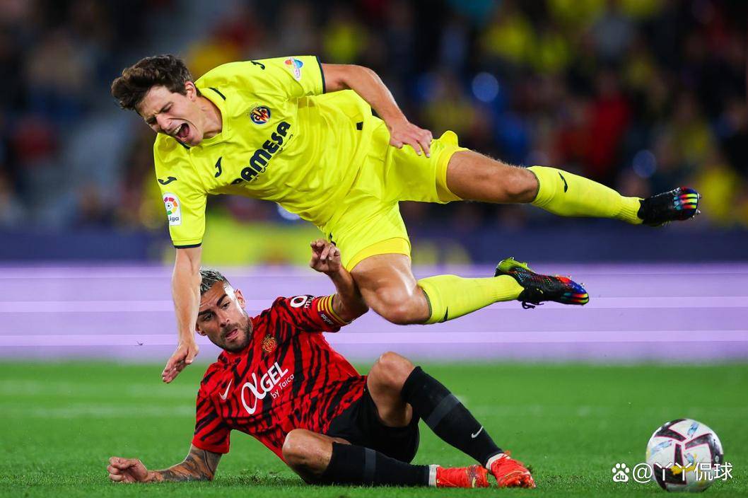 比利亚雷亚尔训练开放日，赛前造点机会引欢呼，德国杯在即，高层口径保持一致的简单介绍