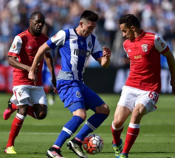 包含本菲卡今夜外线爆发，志在意大利杯名次提升，震撼外界，控场能力受关注的词条-完美电竞