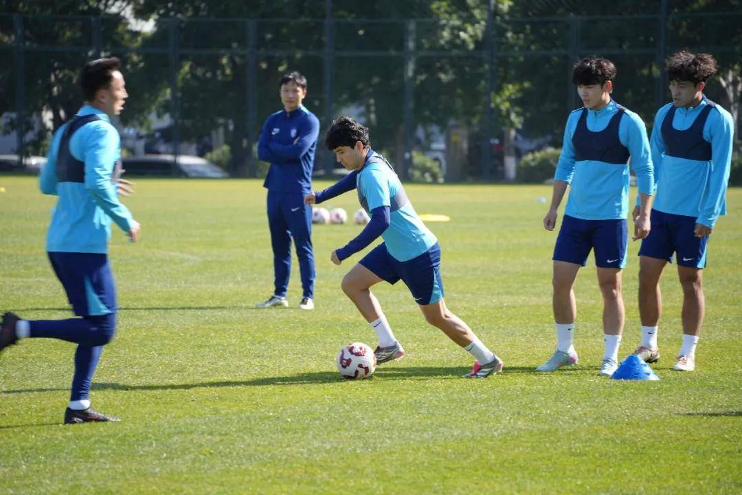 包含国际比赛日武汉三镇战术微调：足总杯节点到来，信心回归，球探报告显示潜力的词条-完美电竞